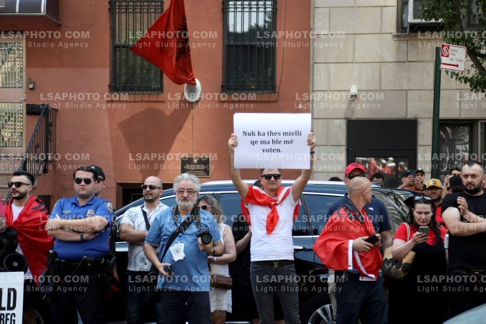Proteste ne New York per Zvernecin