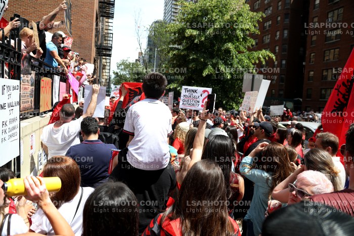 Proteste ne New York per Zvernecin