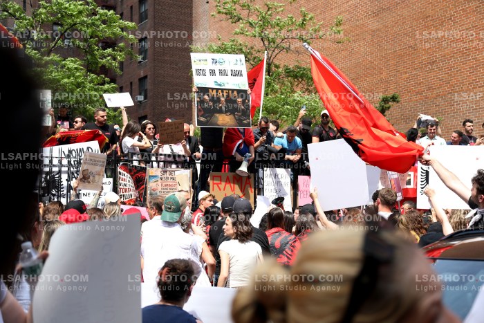 Proteste ne New York per Zvernecin