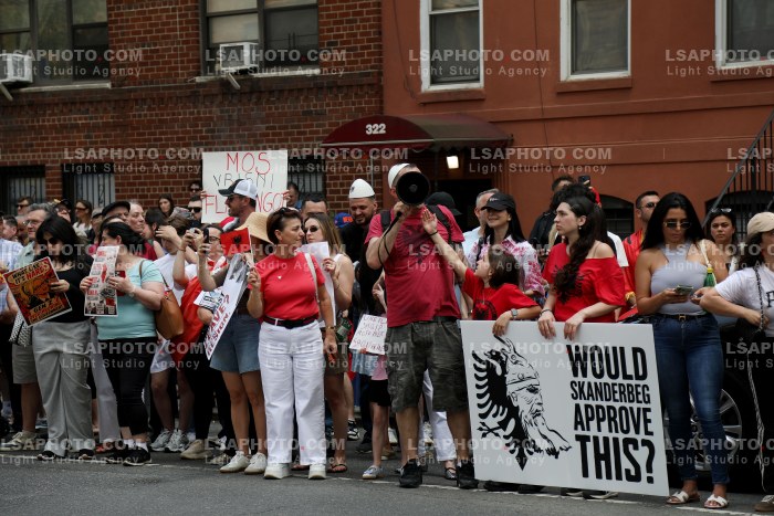 Proteste ne New York per Zvernecin