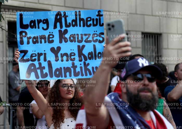 Proteste ne New York per Zvernecin