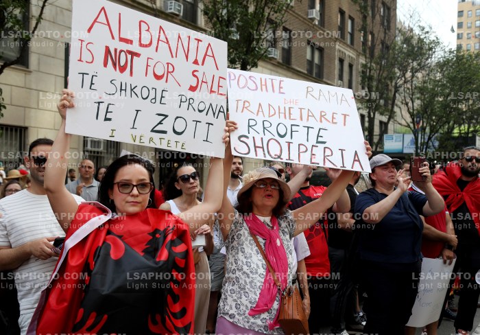 Proteste ne New York per Zvernecin