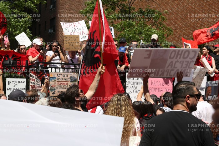 Proteste ne New York per Zvernecin
