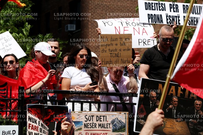 Proteste ne New York per Zvernecin