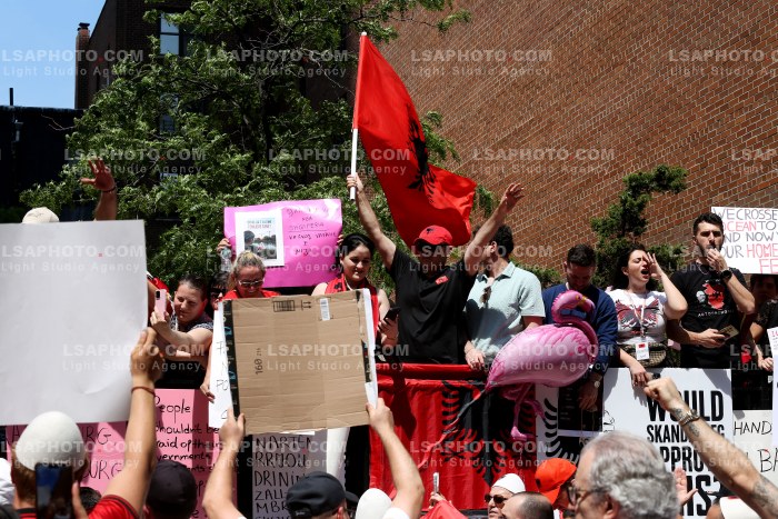 Proteste ne New York per Zvernecin