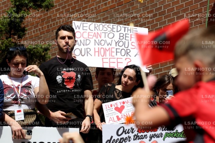 Proteste ne New York per Zvernecin