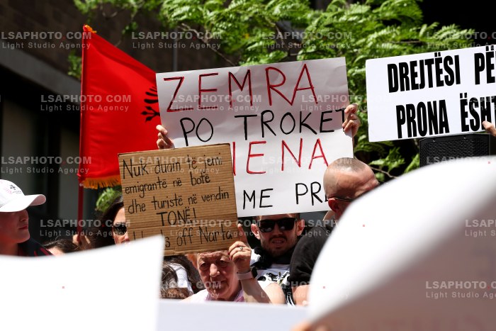 Proteste ne New York per Zvernecin