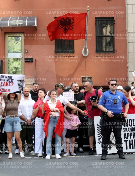 Proteste ne New York per Zvernecin