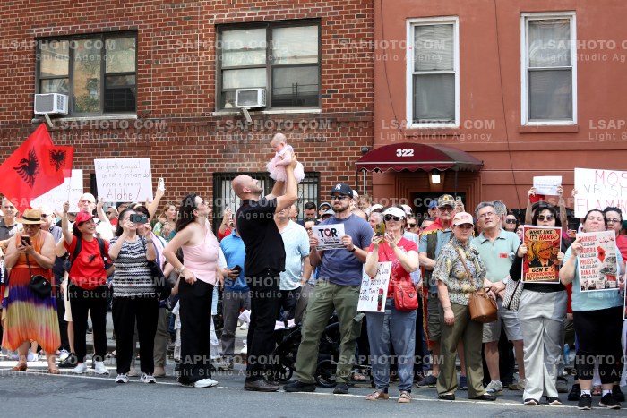 Proteste ne New York per Zvernecin