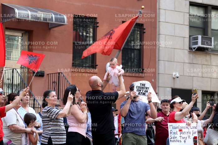 Proteste ne New York per Zvernecin