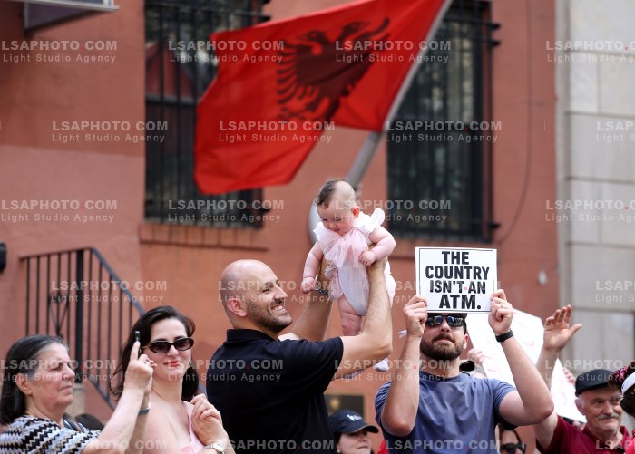 Proteste ne New York per Zvernecin