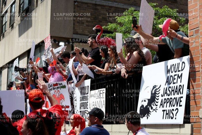 Proteste ne New York per Zvernecin