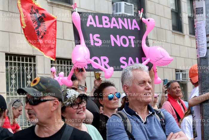 Proteste ne New York per Zvernecin