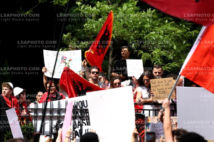 Proteste ne New York per Zvernecin