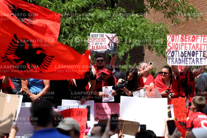 Proteste ne New York per Zvernecin