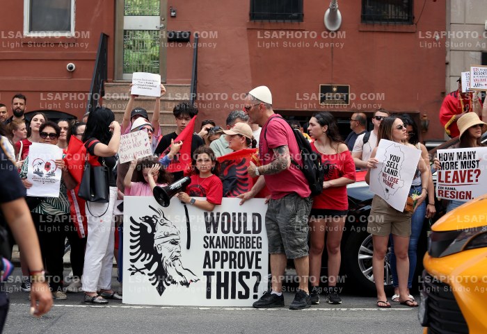 Proteste ne New York per Zvernecin