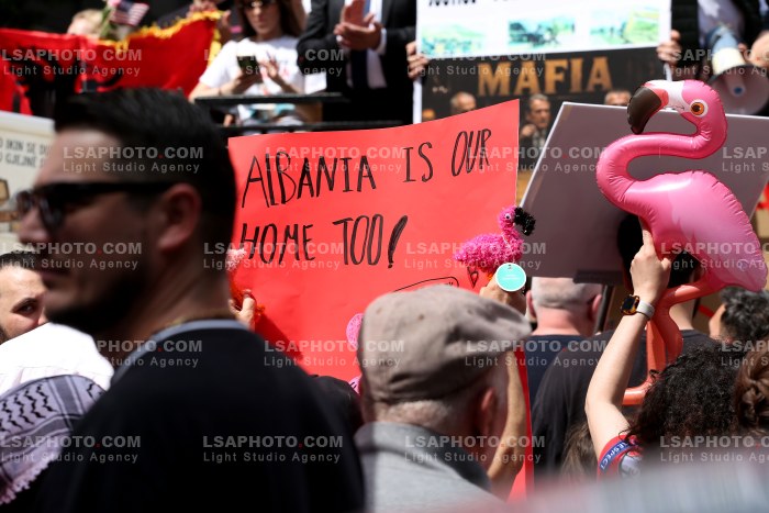 Proteste ne New York per Zvernecin