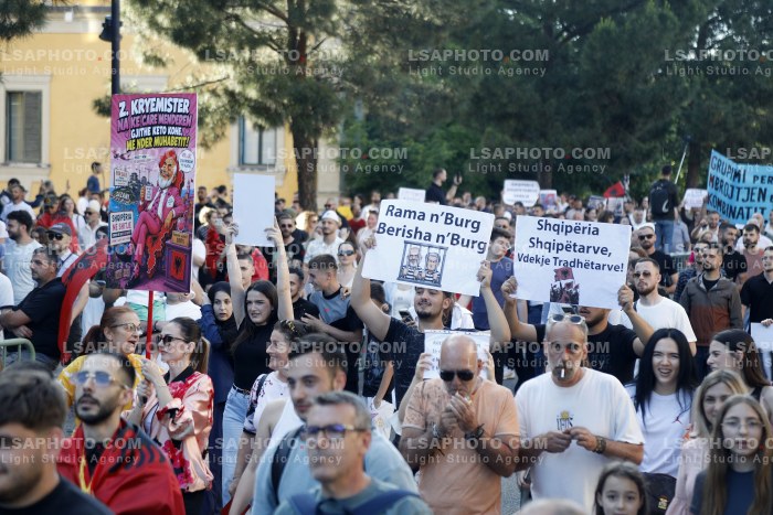 Dita e Peste e Protestes