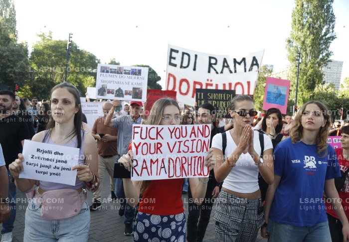 Dita e Peste e Protestes