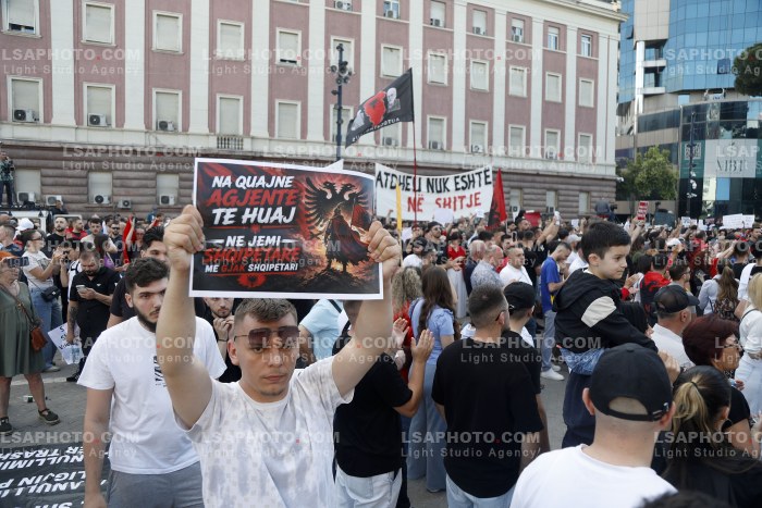 Dita e Peste e Protestes