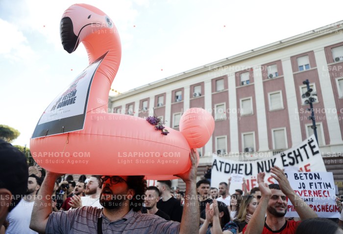 Dita e Peste e Protestes
