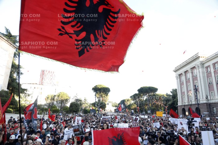 Dita e Peste e Protestes