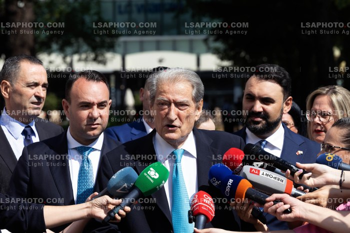 Deputete pas parlamenti