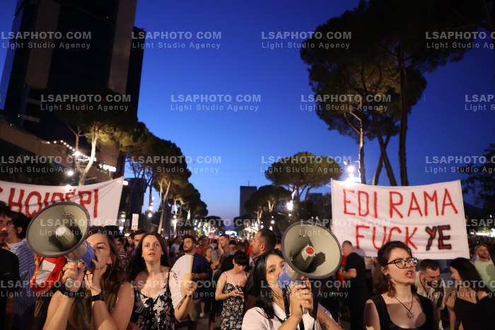 Protesta e Qytetareve para Kryeministrise ne Diten e 42