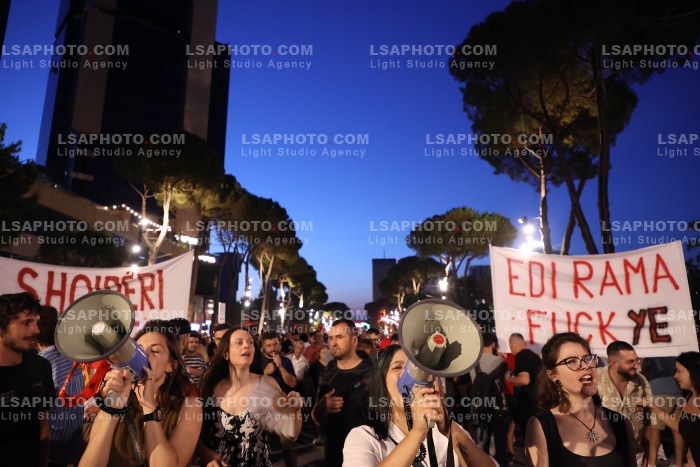 Protesta e Qytetareve para Kryeministrise ne Diten e 42