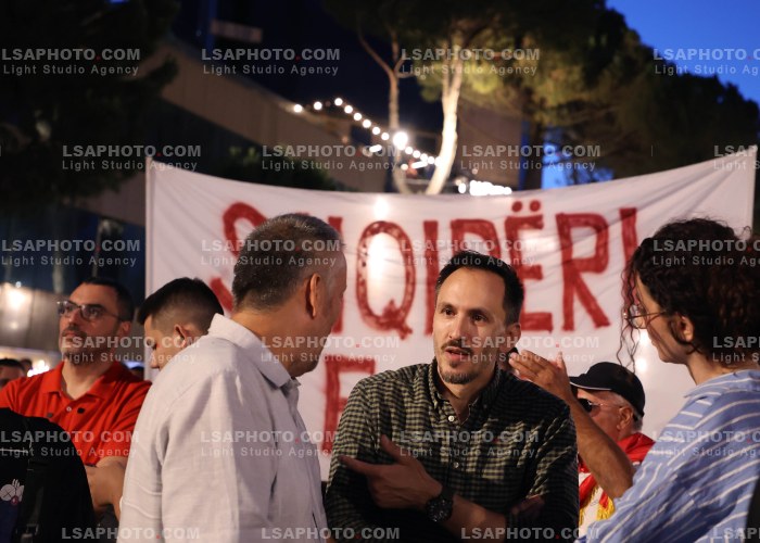 Protesta e Qytetareve para Kryeministrise ne Diten e 42