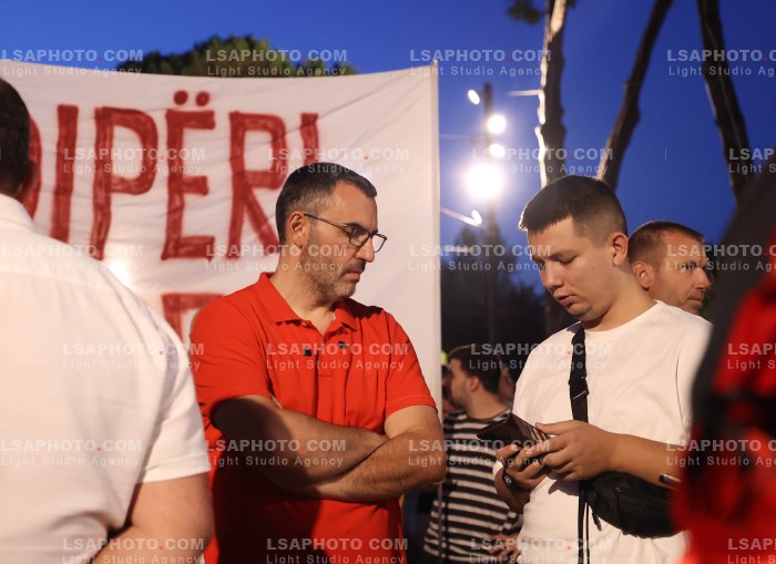 Protesta e Qytetareve para Kryeministrise ne Diten e 42