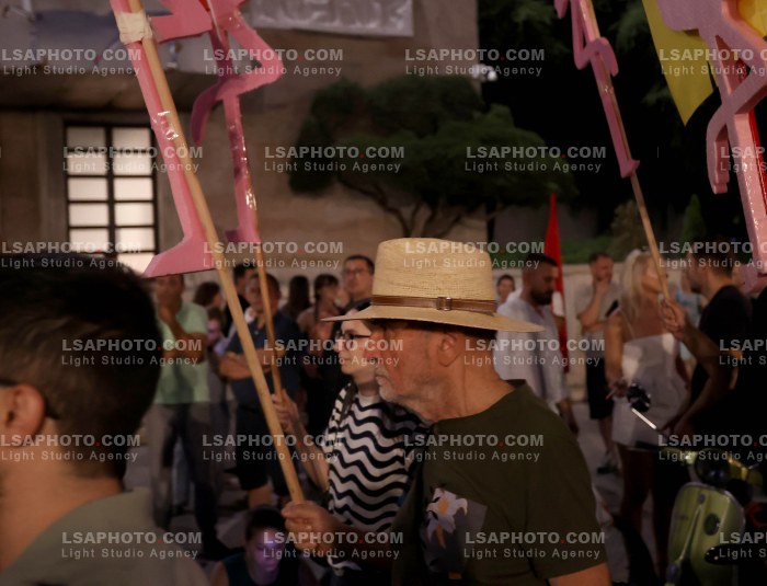 Protesta e Qytetareve para Kryeministrise ne Diten e 42