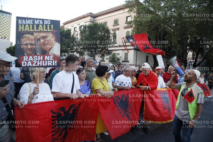 Protesta e Qytetareve para Kryeministrise ne Diten e 65