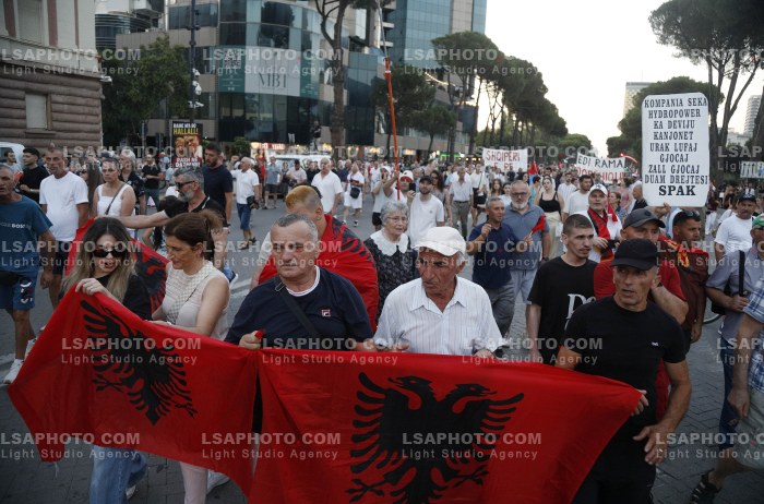 Protesta e Qytetareve para Kryeministrise ne Diten e 65