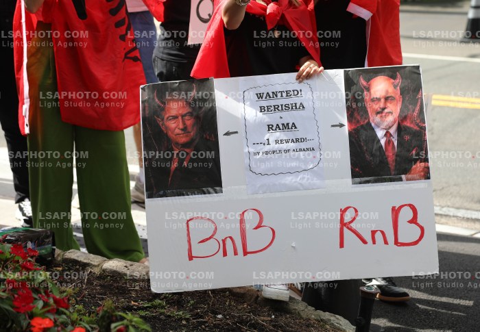 Shqiptare ne New Jersey Proteste Gjate vizites se Berishes
