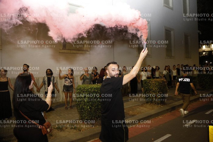 Protesta e Qytetareve ne Tirane ne Diten e 100