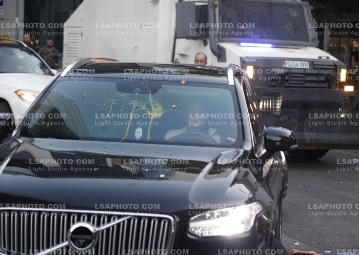 SP MP BRISEIDA CAKERRI CAR IS HIT WITH EGGS