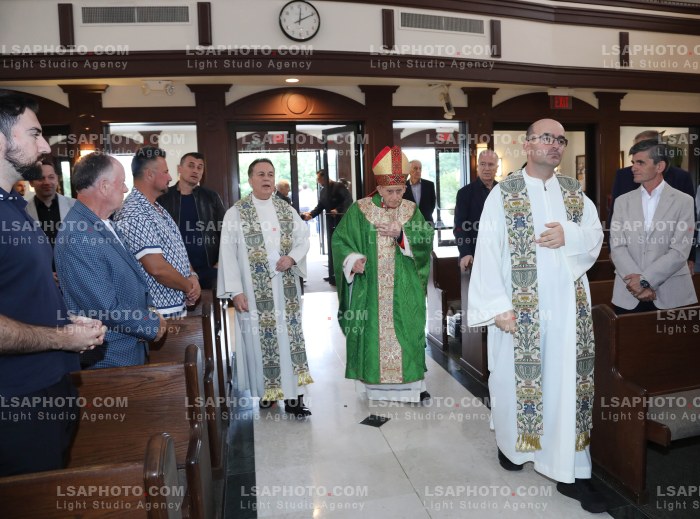 Albin Kurti ne Meshen e se Dieles ne Kishen Zoja e Shkodres ne New York