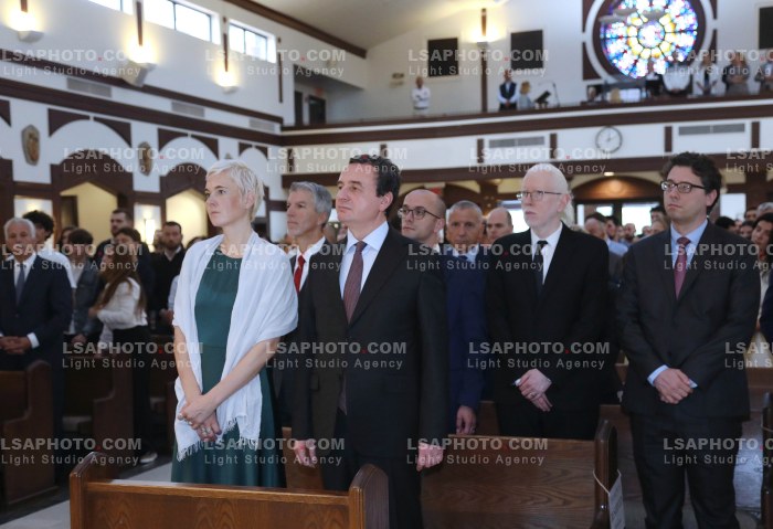 Albin Kurti ne Meshen e se Dieles ne Kishen Zoja e Shkodres ne New York