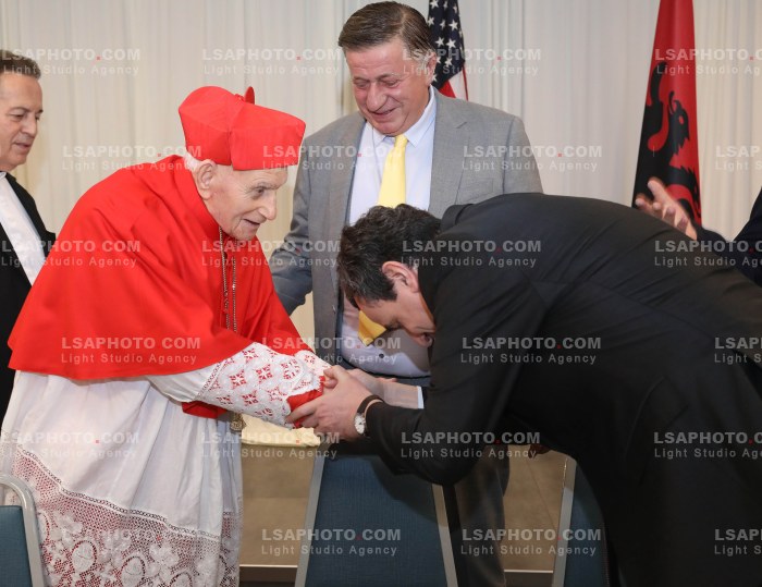 Albin Kurti ne Meshen e se Dieles ne Kishen Zoja e Shkodres ne New York