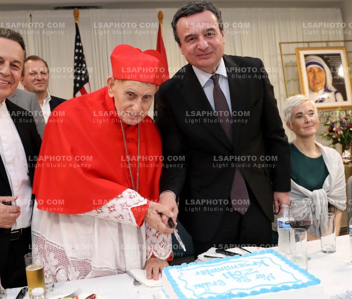 Albin Kurti ne Meshen e se Dieles ne Kishen Zoja e Shkodres ne New York