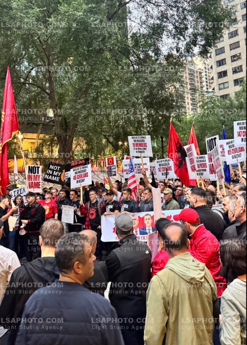 Shqiptare Protestojne para Selise se OKB ne Mbeshtetje te ish Krereve te UCK