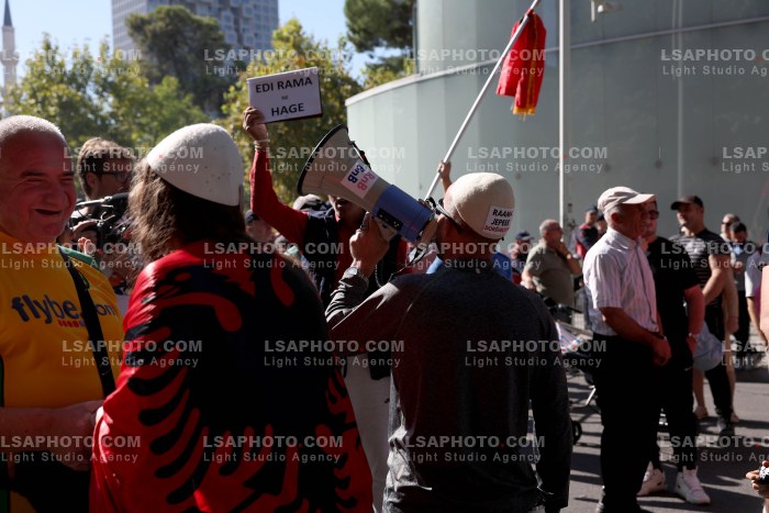 Proteste Prane Parlamentit