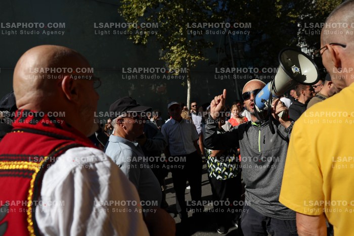 Proteste Prane Parlamentit