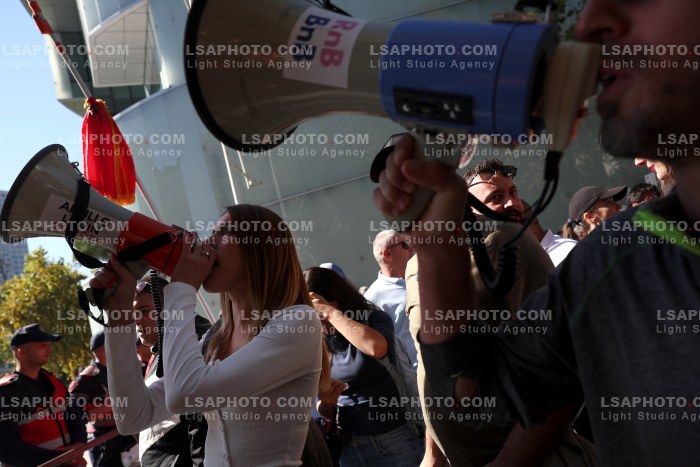 Proteste Prane Parlamentit
