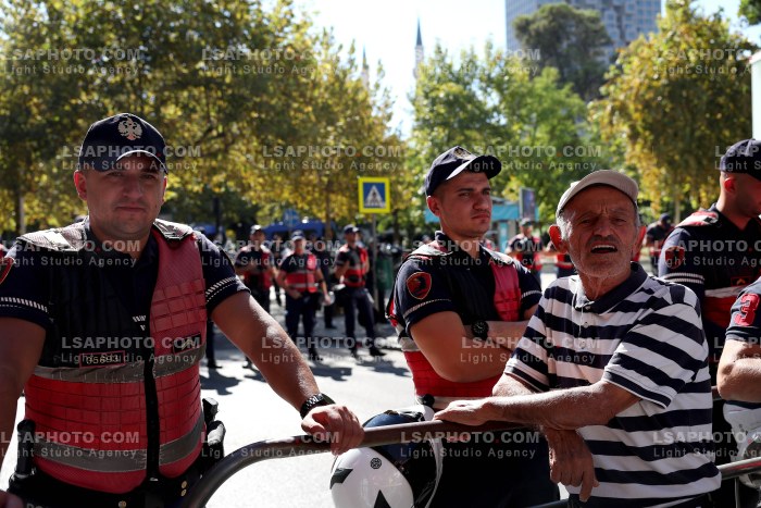 Proteste Prane Parlamentit