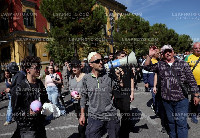 Proteste Prane Parlamentit