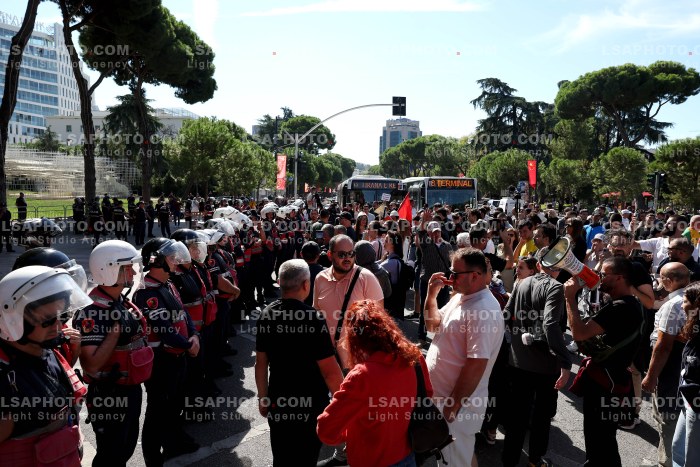 Proteste Prane Parlamentit