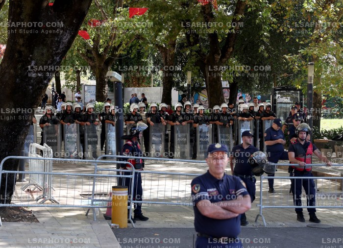 Proteste Prane Parlamentit
