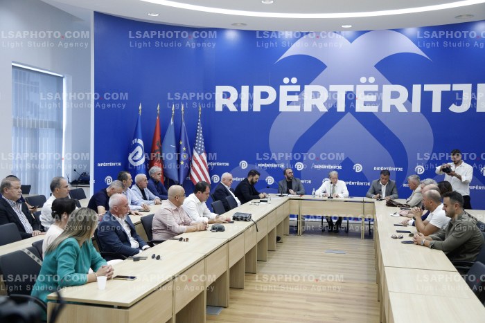 Sali Berisha ne konference per shtyp